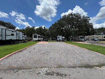 RV Resort in Dover, FL - Tampa East